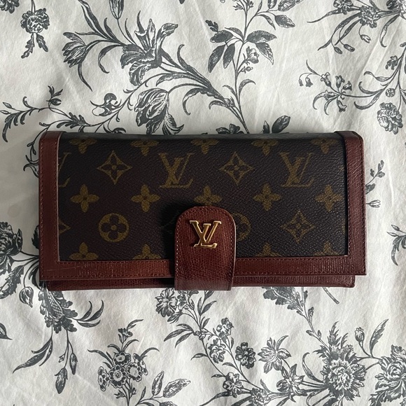 Louis Vuitton Accessories - Louis Vuitton Monogram Key & Card Holder in Brown